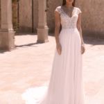 ROBE DENTELLE AVEC BAS FLUIDE