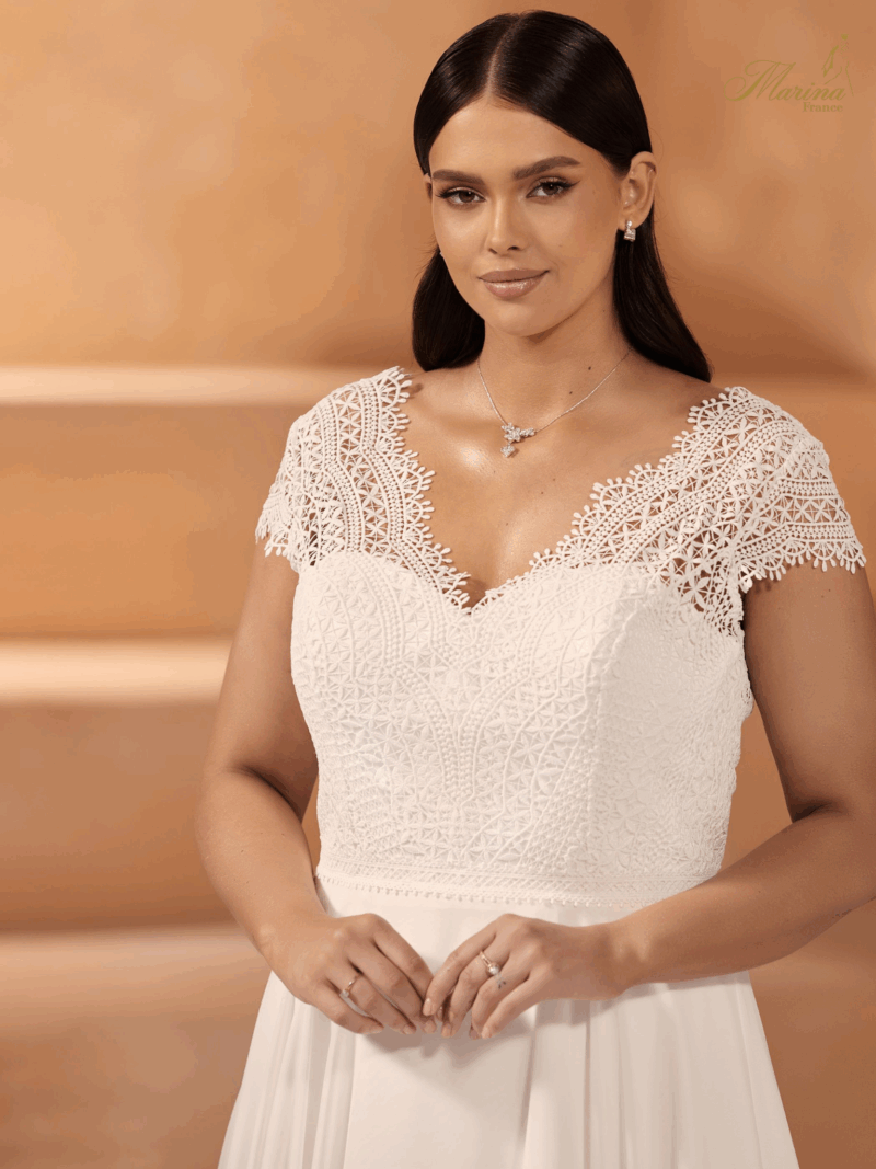 ROBE AVEC HAUT EN DENTELLE ET BAS FLUIDE