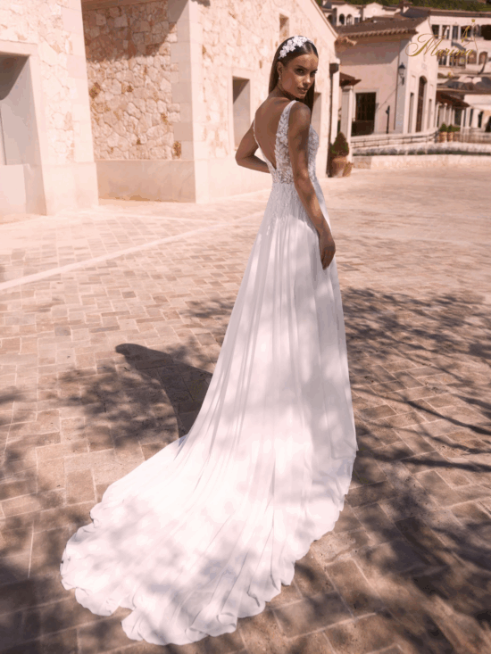 ROBE PRINCESSE AVEC COL BATEAU ET TULLE