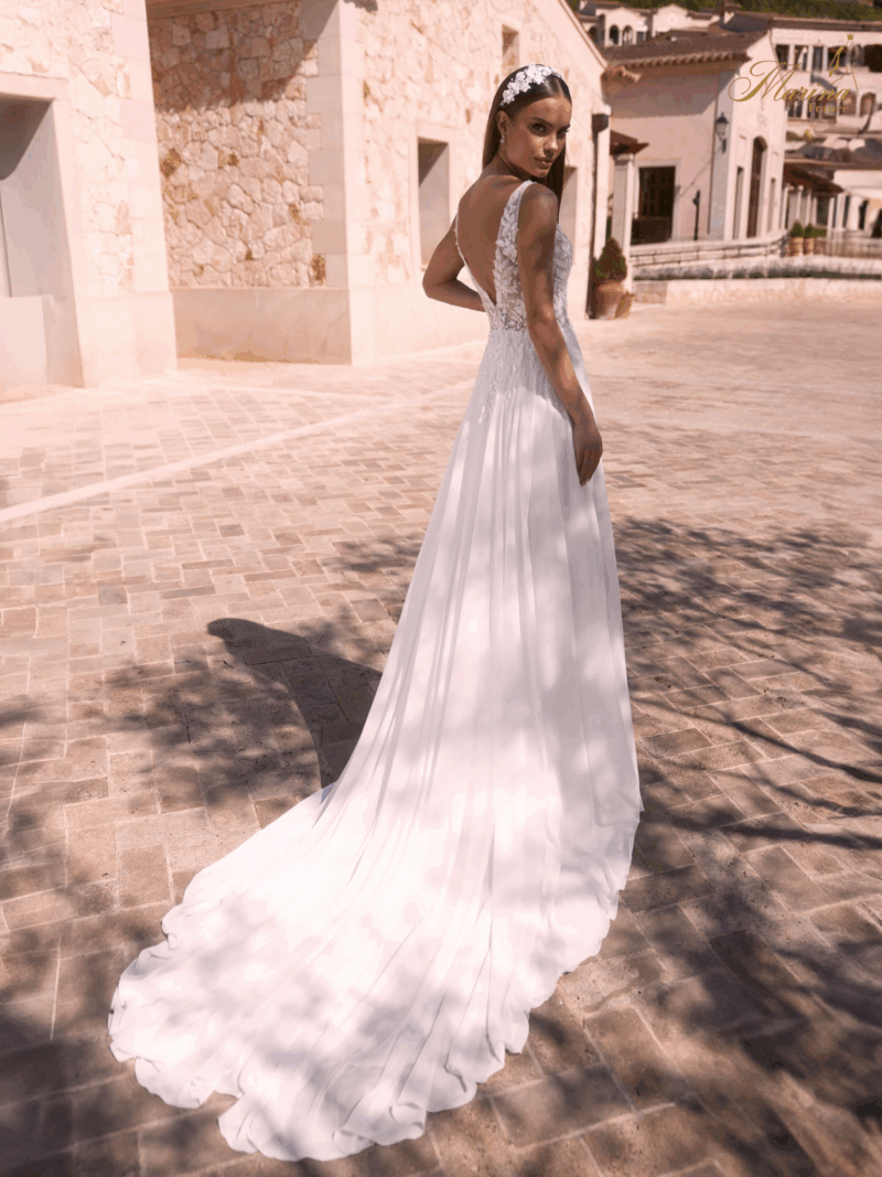 ROBE PRINCESSE AVEC COL BATEAU ET TULLE