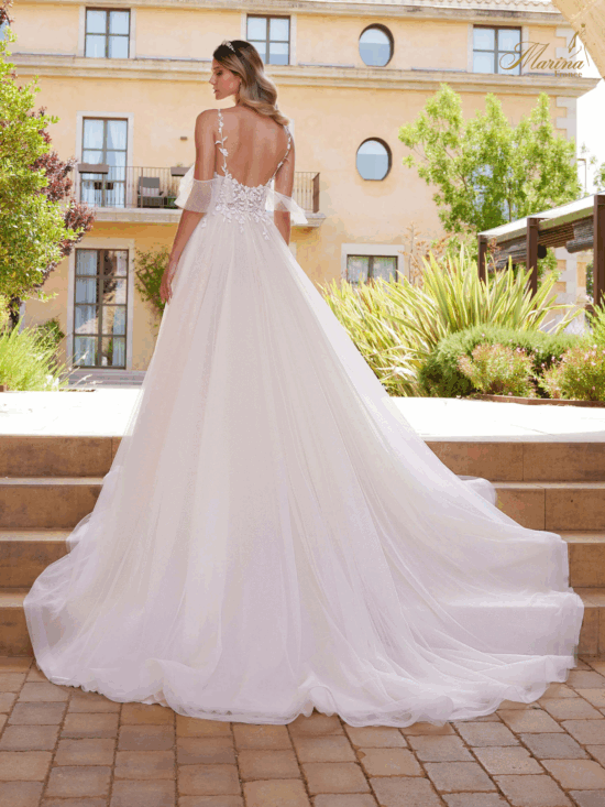 ROBE PRINCESSE AVEC COL BATEAU ET TULLE