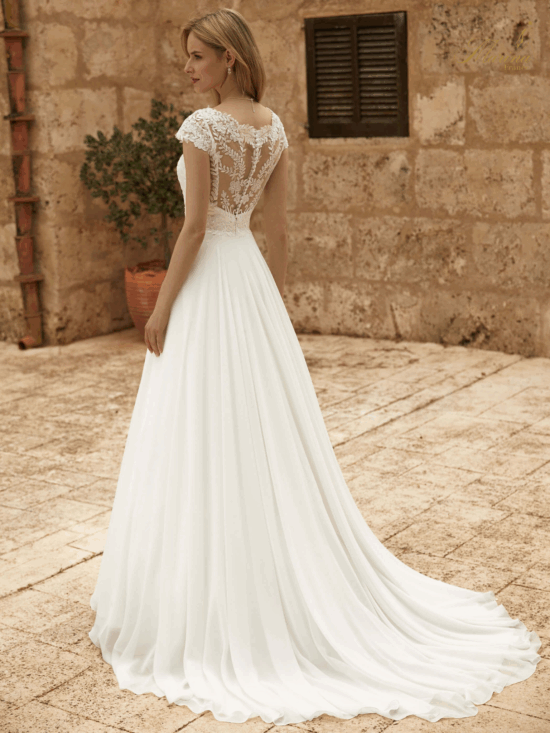 ROBE DENTELLE AVEC DOS EN DENTELLE ET BAS FLUIDE