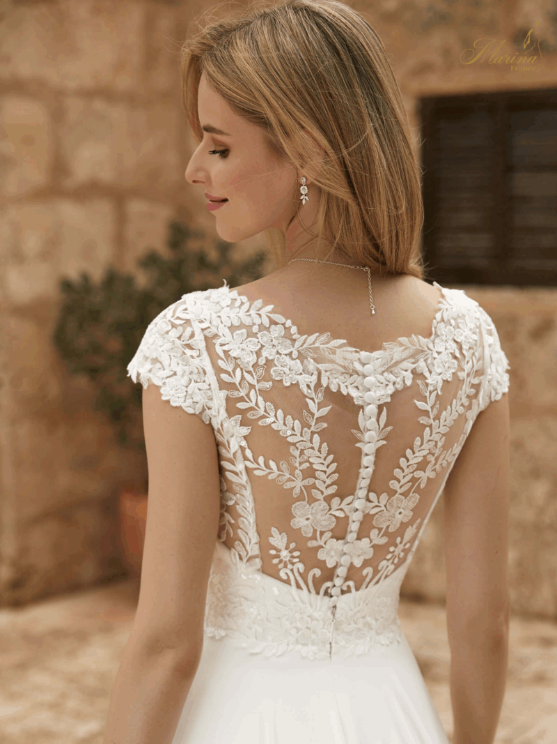 ROBE DENTELLE AVEC DOS EN DENTELLE ET BAS FLUIDE