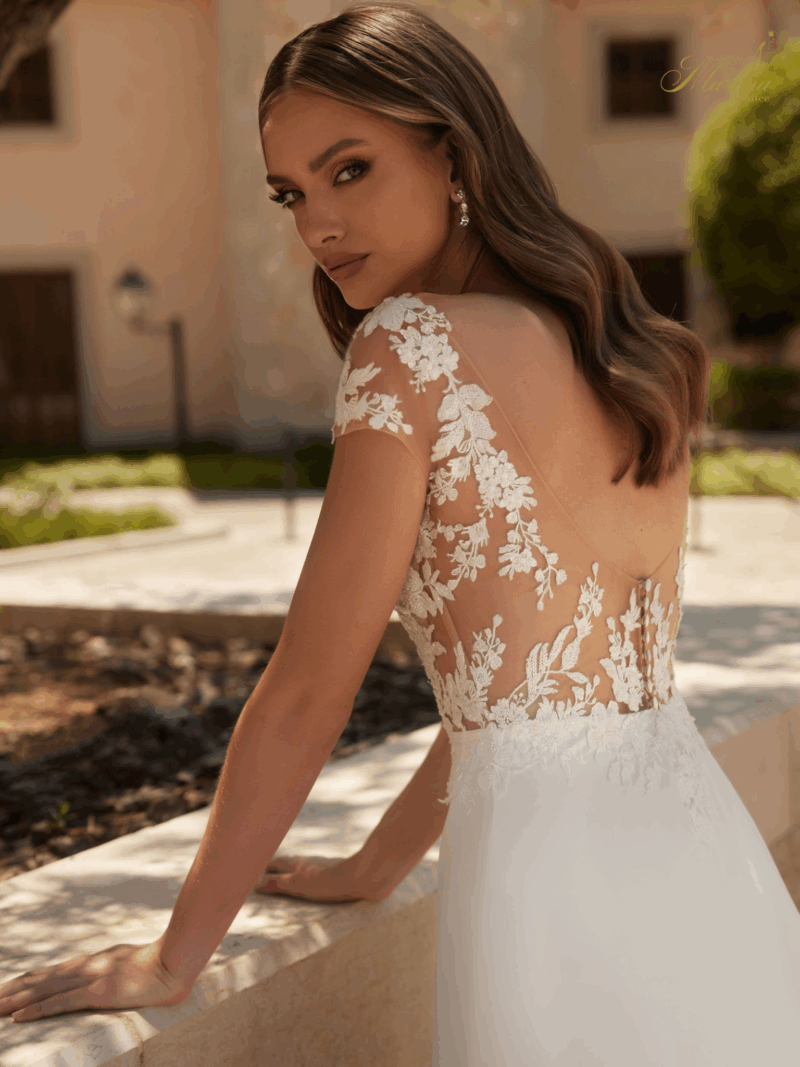 ROBE DENTELLE AVEC STRASSES ET BAS FLUIDE