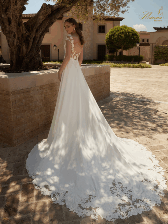 ROBE DENTELLE AVEC STRASSES ET BAS FLUIDE