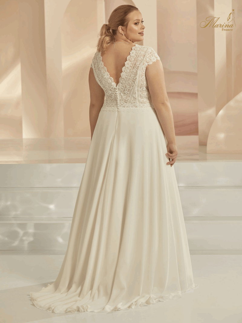 ROBE AVEC HAUT EN DENTELLE ET BAS FLUIDE