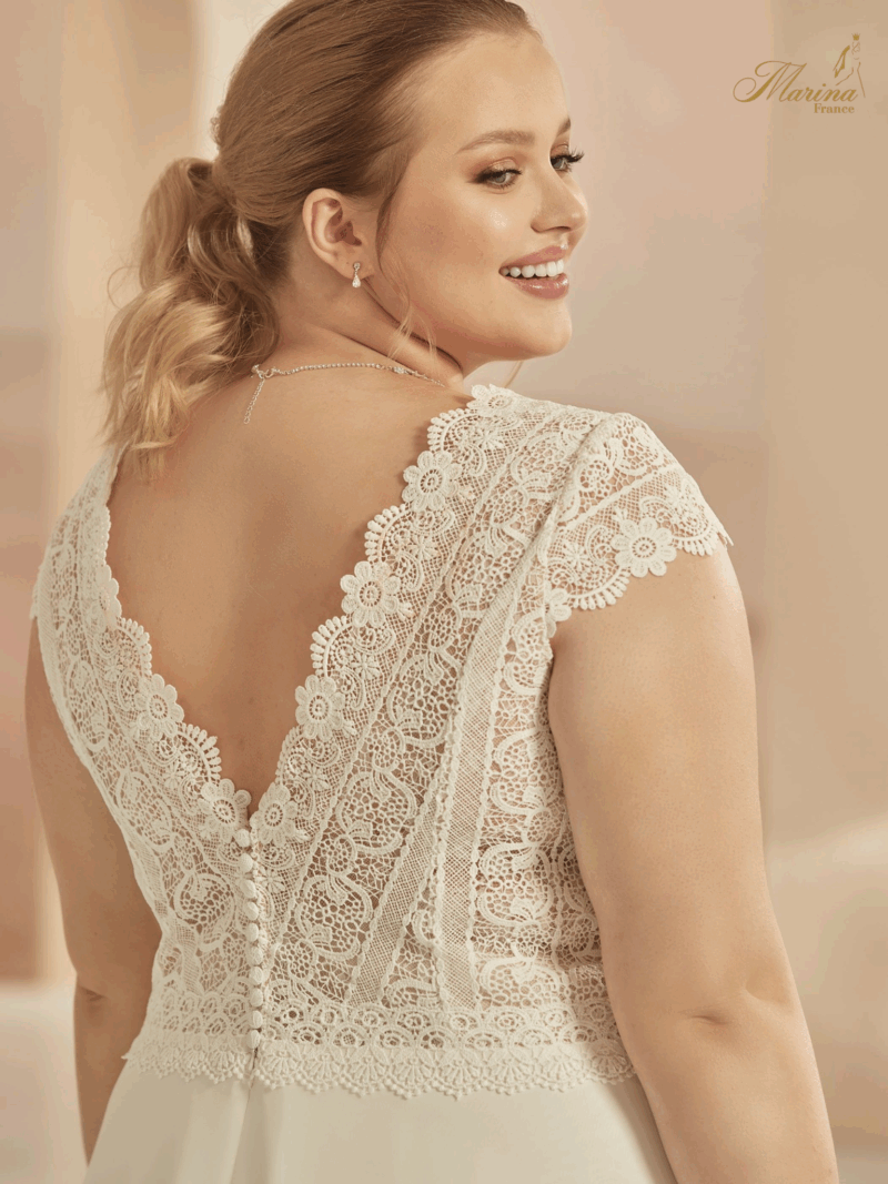 ROBE AVEC HAUT EN DENTELLE ET BAS FLUIDE