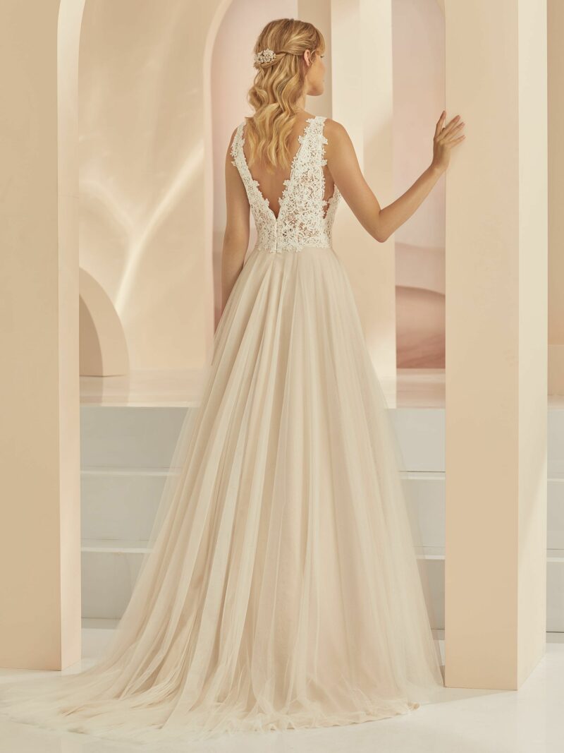 Robe dentelle, couleur nude