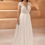 ROBE AVEC HAUT EN DENTELLE ET BAS FLUIDE