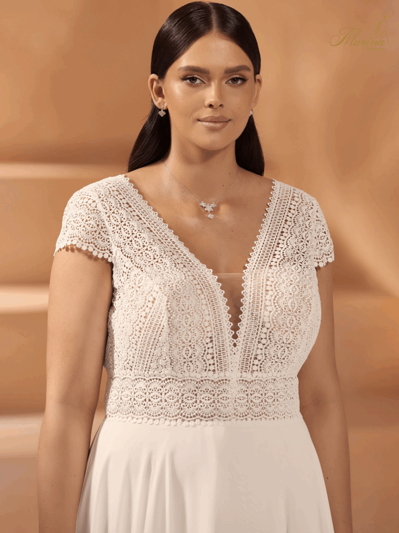 ROBE AVEC HAUT EN DENTELLE ET BAS FLUIDE