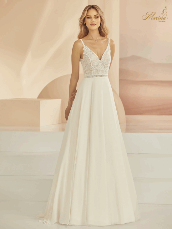 Robe bohème a bretelles et dentelle bas fluide