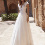 Robe dentelle a fleurs et bas en tulle