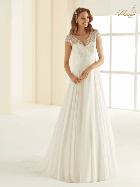 Robe bohème avec dentelle et bas en crêpe fluide