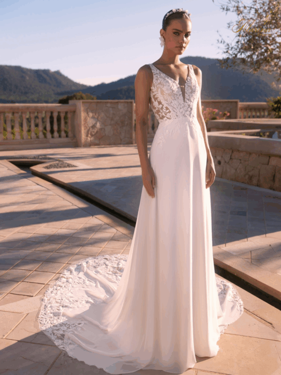Robe bohème en dentelle et bas en crêpe avec traine avec dentelle