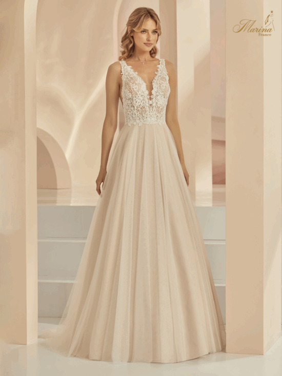 Robe dentelle, couleur nude