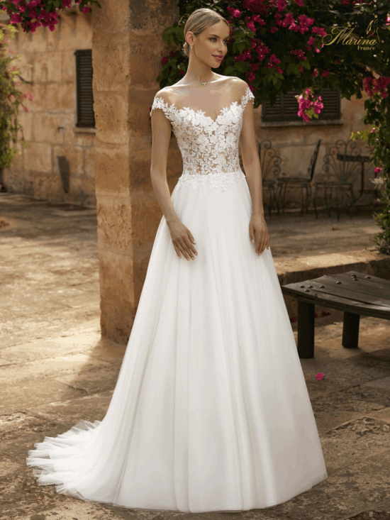 ROBE DENTELLE A FLERUS ET TULLE