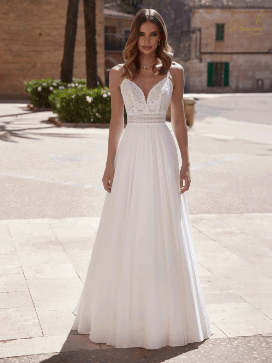 ROBE DENTELLE, BRETELLES FINES ET BAS FLUIDE