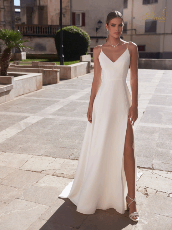 ROBE SIMPLE AVEC BRETELLES FINES ET FENTE