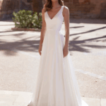 Robe satin avec ceinture et dos en v