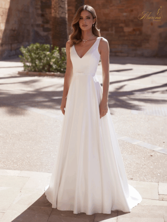 Robe satin avec ceinture et dos en v