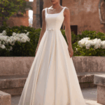 ROBE SATIN AVEC CEINTURE ET NOEUD