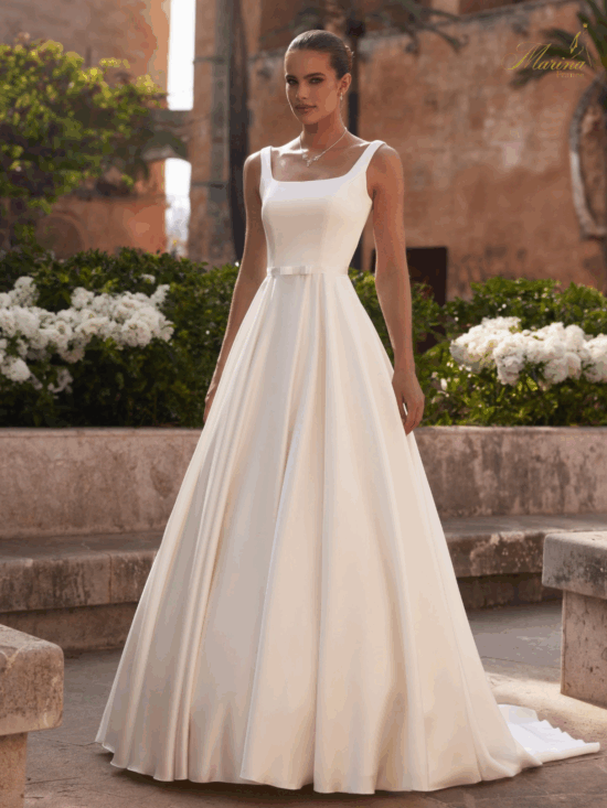 ROBE SATIN AVEC CEINTURE ET NOEUD