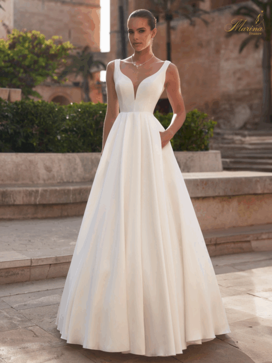 Robe satin avec dos en v