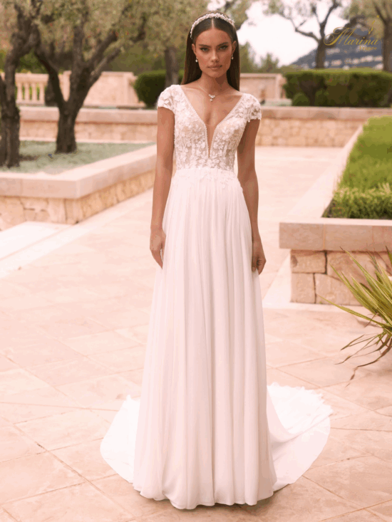 ROBE EN DENTELLE ET BAS FLUIDE