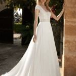 ROBE HAUT EN DENTELLE ET DOS EN TRIANGLE T BAS FLUIDE