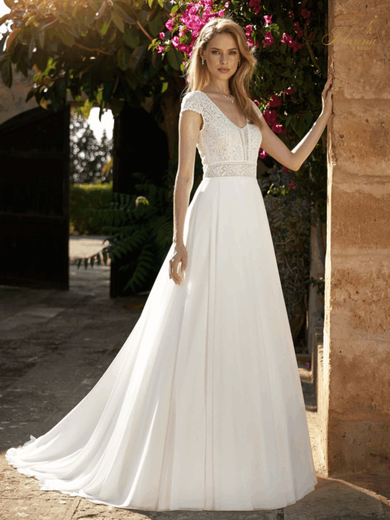ROBE HAUT EN DENTELLE ET DOS EN TRIANGLE T BAS FLUIDE