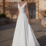 ROBE HAUT EN DENTELLE ET BAS FLUIDE