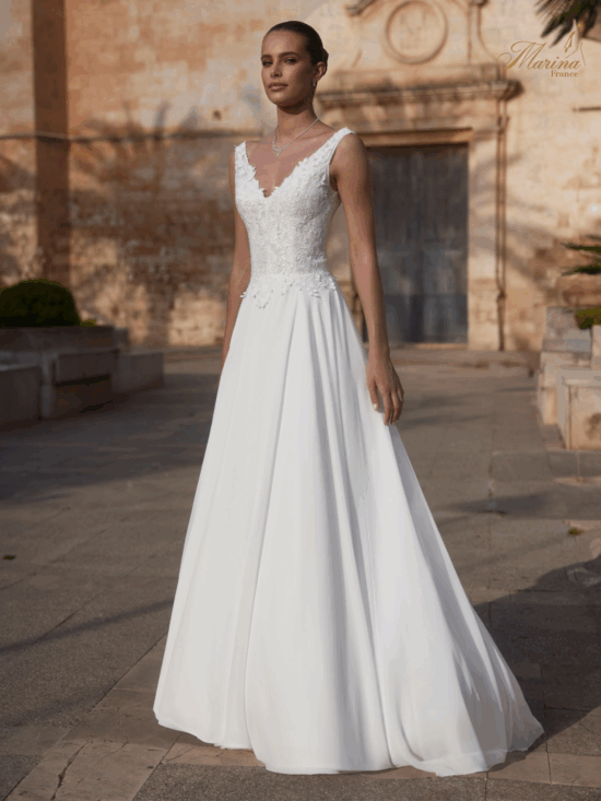 ROBE HAUT EN DENTELLE ET BAS FLUIDE