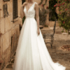 ROBE DENTELLE ET CEINTURE EN SATIN AVEC BAS EN TULLE
