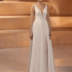 ROBE EN DENTELLE RT BAS EN TULLE AVEC FENTE