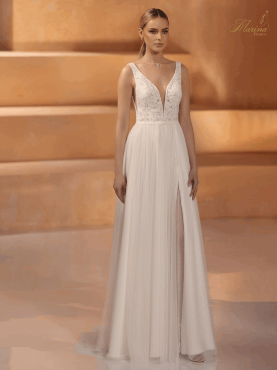 ROBE EN DENTELLE RT BAS EN TULLE AVEC FENTE