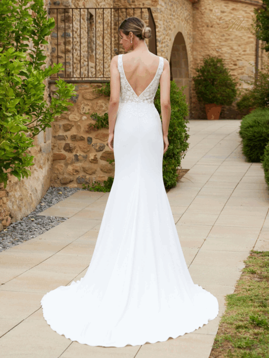 ROBE SIRÈNE EN DENTELLE ET DOS NU
