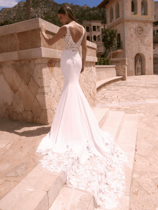Robe sirène avec dentelle et traine en dentelle