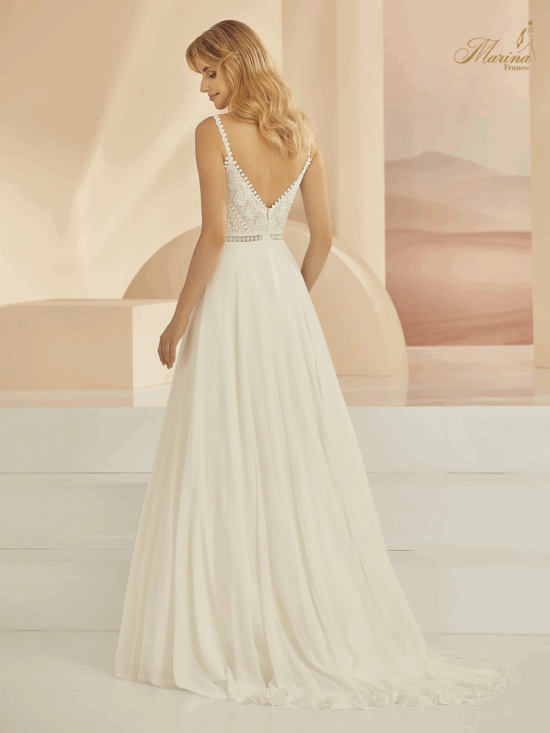 Robe bohème a bretelles et dentelle bas fluide
