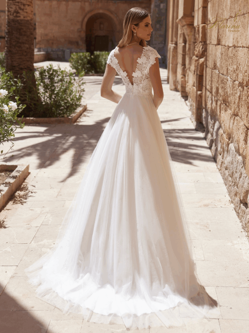Robe dentelle a fleurs et bas en tulle