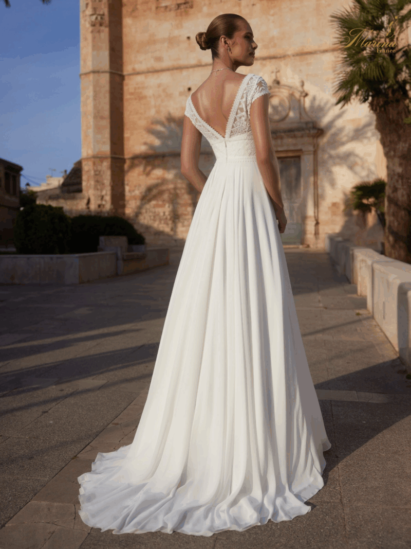 Robe dentelle avec bas fluide