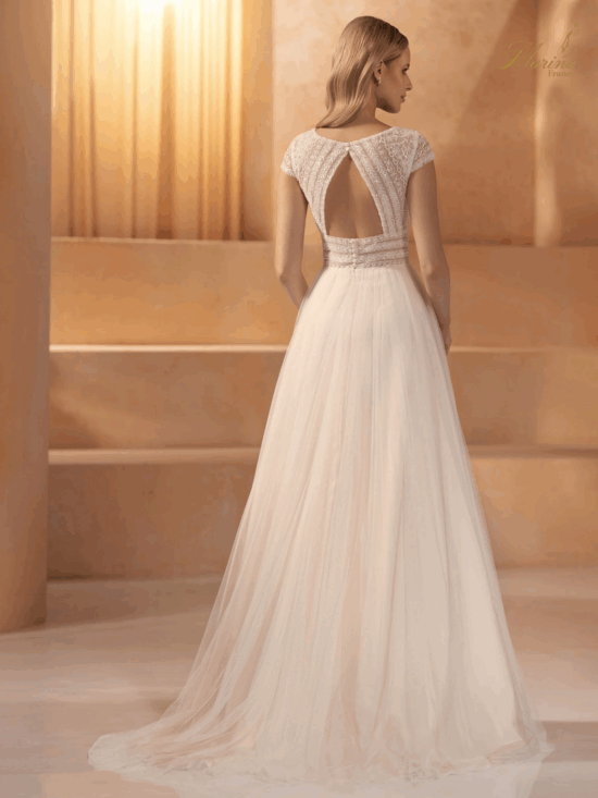 Robe dentelle avec Strasses et dos en Triangle et bas en tulle