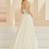 Robe dentelle en transparence