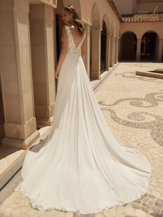 Robe dentelle a fleurs et Strasses et bas fluide