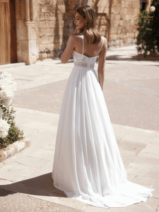 ROBE DENTELLE, BRETELLES FINES ET BAS FLUIDE