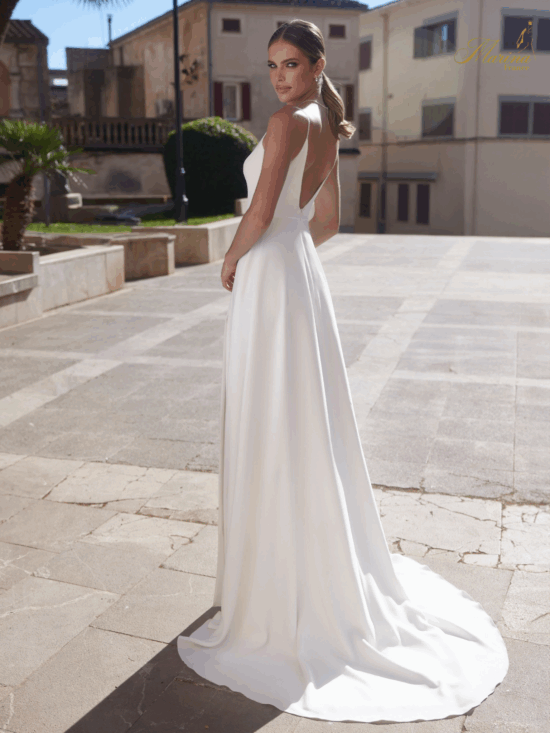 ROBE SIMPLE AVEC BRETELLES FINES ET FENTE