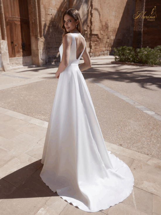 Robe satin avec ceinture et dos en v