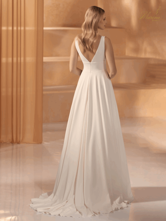 Robe simple avec et dos en v