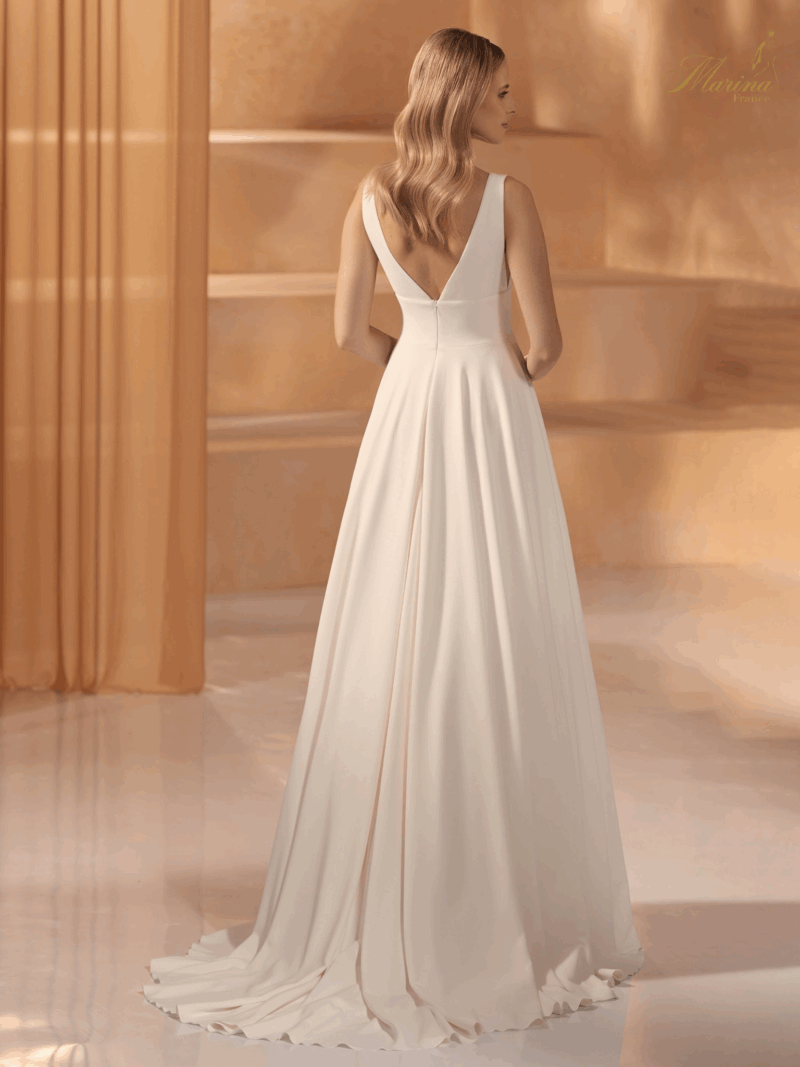Robe simple avec et dos en v
