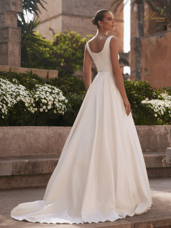 ROBE SATIN AVEC CEINTURE ET NOEUD