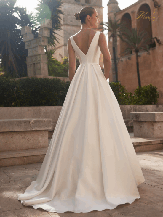 Robe satin avec dos en v